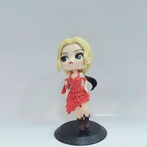 فیگور دختر مو زرد