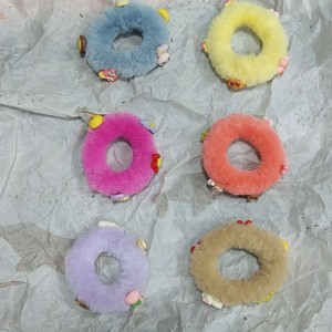 اسکرانچی مو دخترانه طرح دونات با استیکر