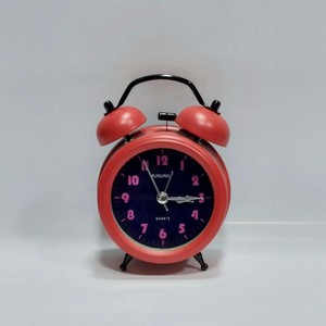 ساعت رومیزی زنگ دار کوارتز متوسط رنگ مات( QUARTZ)