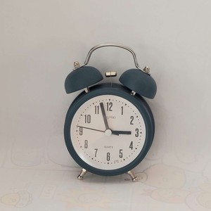 ساعت روی میزی سایز متوسط برند QUARTZ رنگ پاستیلی مات