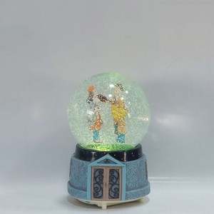 گوی موزیکال  چراغ دار دختر و پسر ویولون به دست