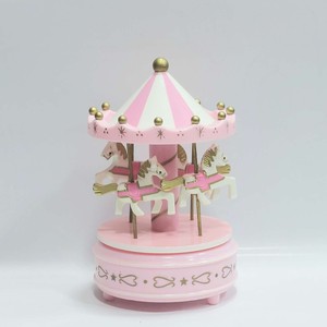جعبه موزیکال مدل کاروسل موزیکال کوکی اسب و چرخ