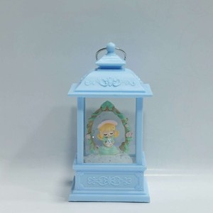 گوی موزیکال مدل فانوس چراغ دار دختر