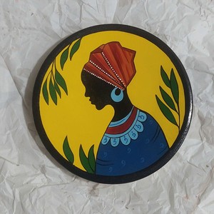 دیوارکوب سفالی مدل دختر سیاه پوست