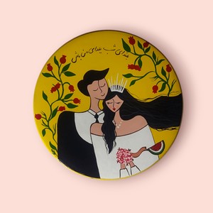 دیوارکوب سفالی (عروس .داماد  شب یلدا ) شب یلدا باکیفیت  قابل شست وشو . صاف .صیقلی  (15سانتی متر)  (ارسال فوری به کل کشور)