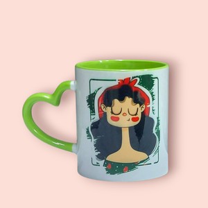 ماگ سرامیکی دسته قلبی ساده. طرح یلدایی (دختر ناز ) فانتزی  (طراحی شده ) .  با جعبه کادویی باکیفیت وعالی (ارسال فوری  به کل کشور)