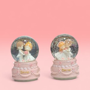 گوی موزیکال چراغ دار سایز متوسط طرح (عروس وداماد )باکیفیت درجه1 وارداتی (ارسال فوری به کشور)(تضمین کیفیت )