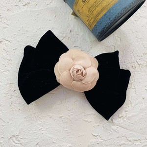 گیره مو فرانسوی مخملی مشکی طرح گل رز